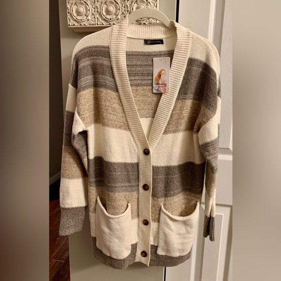 PrettyGarden Cream and Gray Sweater NWT - SZ S - Picture 1 of 8